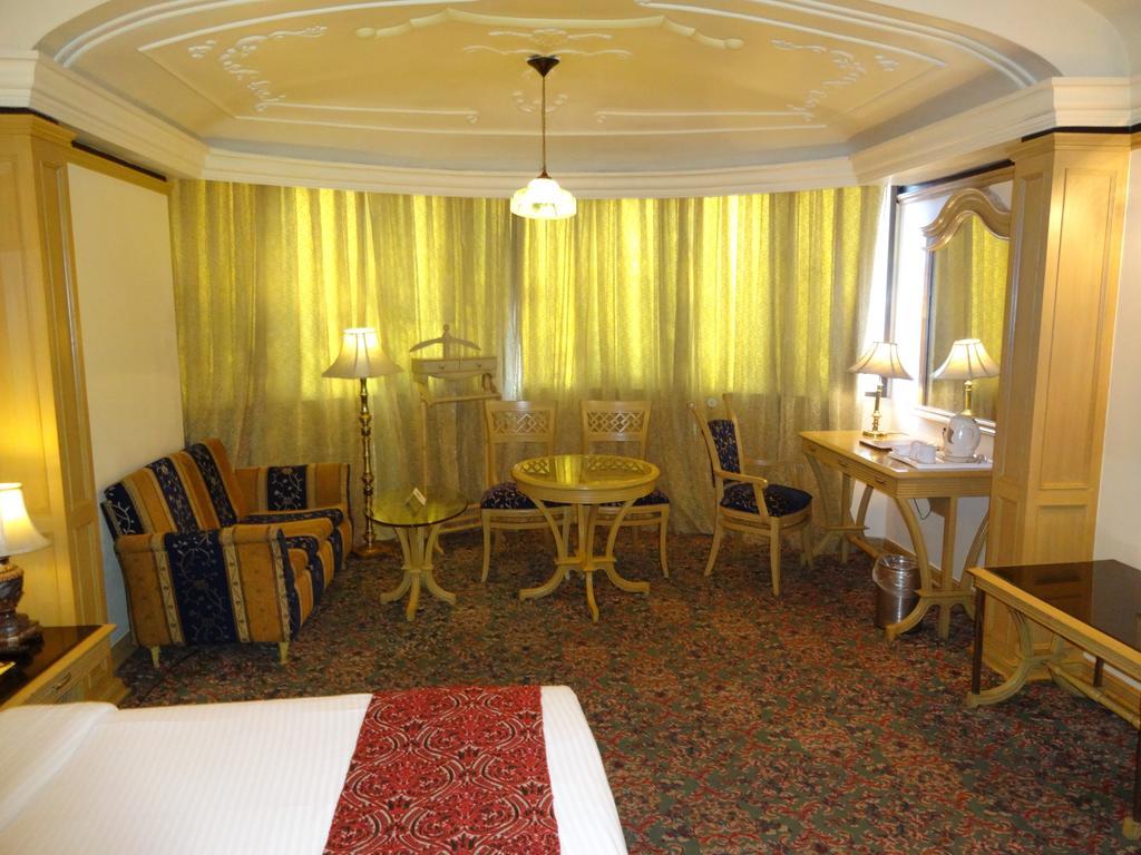 Hotel Babylon International Райпур Номер фото