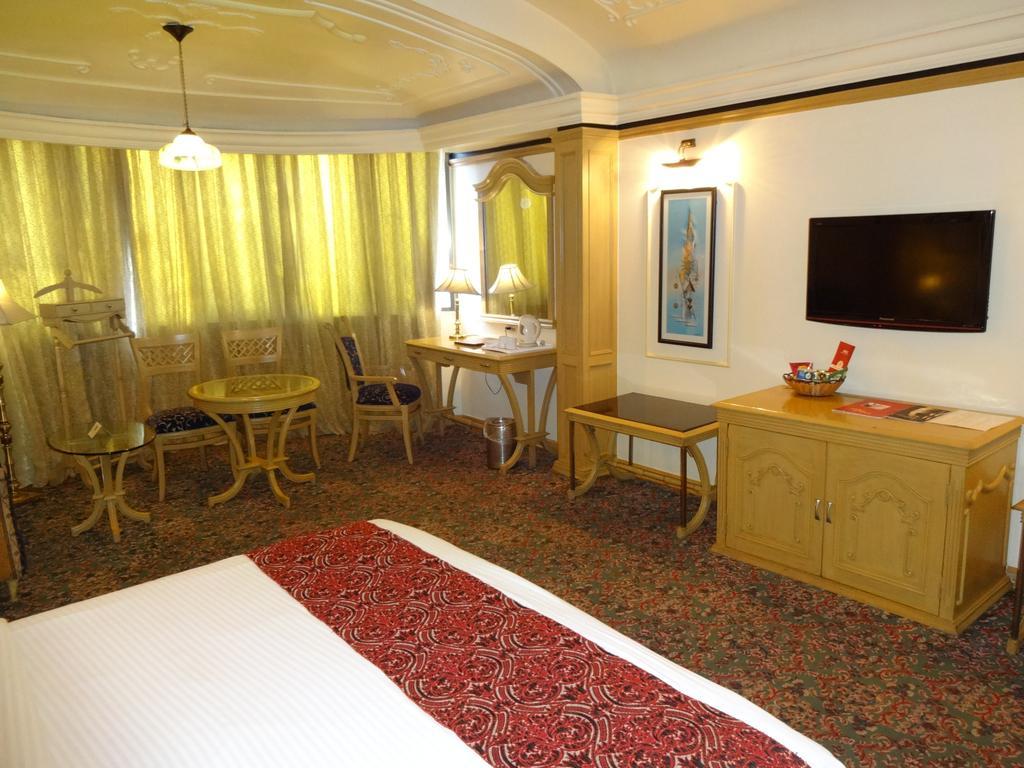 Hotel Babylon International Райпур Экстерьер фото