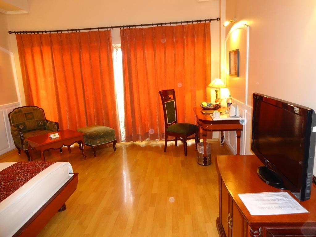 Hotel Babylon International Райпур Экстерьер фото