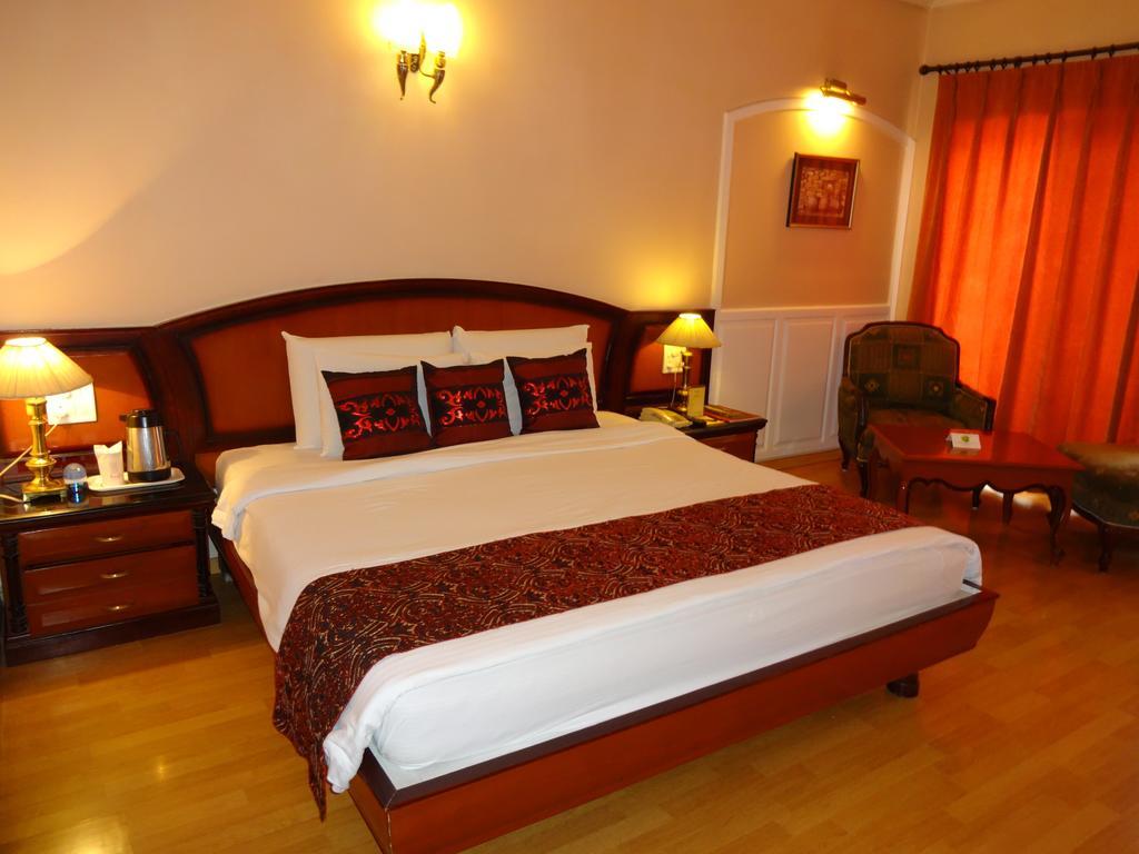 Hotel Babylon International Райпур Экстерьер фото