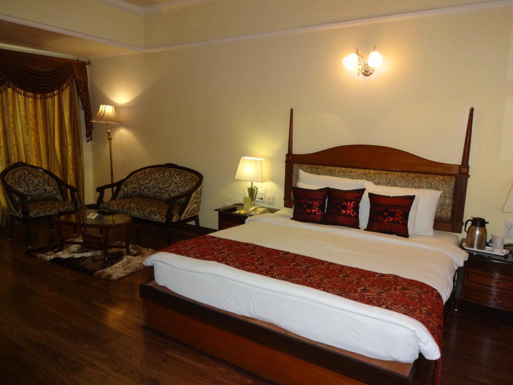 Hotel Babylon International Райпур Номер фото