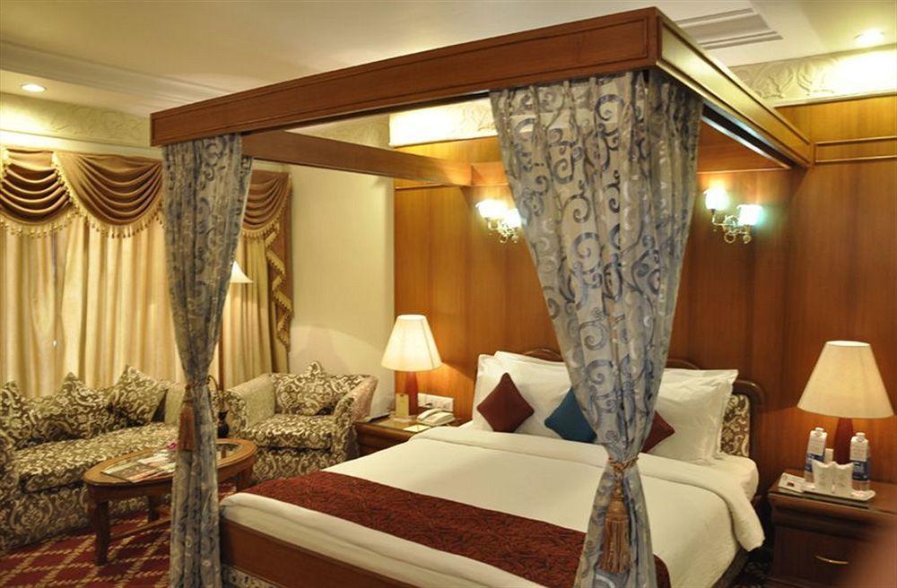 Hotel Babylon International Райпур Экстерьер фото
