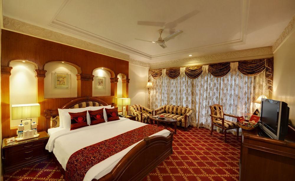Hotel Babylon International Райпур Экстерьер фото